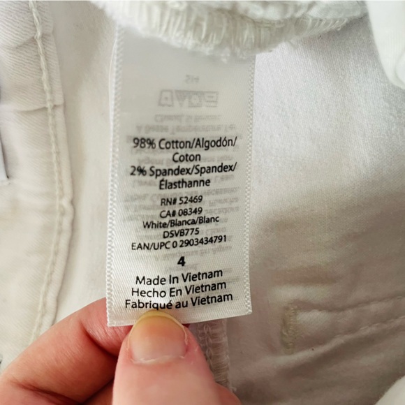 sofia by sofia vergara White Skinny Jeans with Frayed Hem - Picture 12 of 12